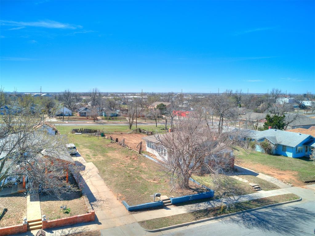 1628 W Park Place Property Photo 2