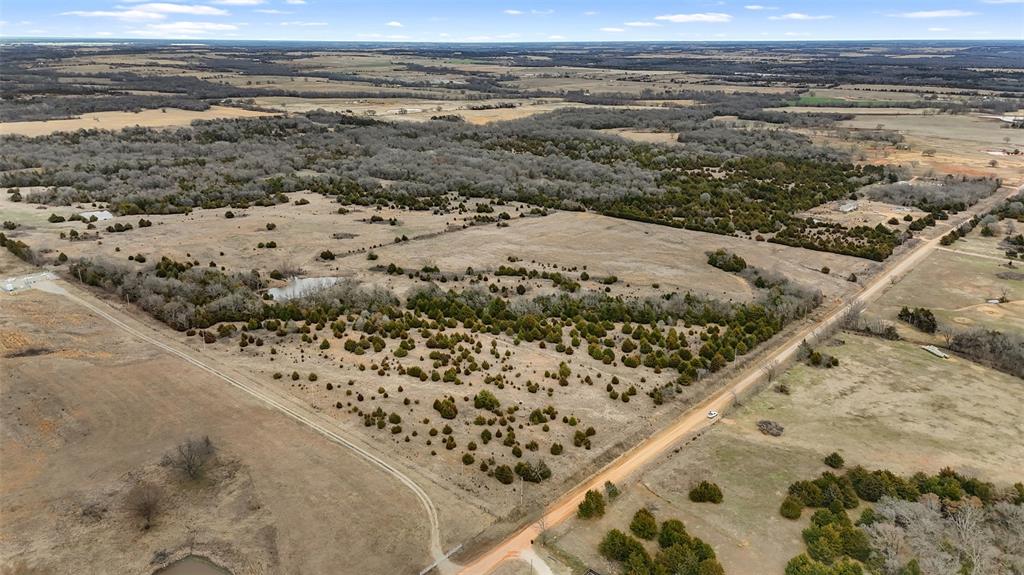 80 Ac Mol 32-16-5 W/2 Se/4 16-5-32-400-004. Road Property Photo 2