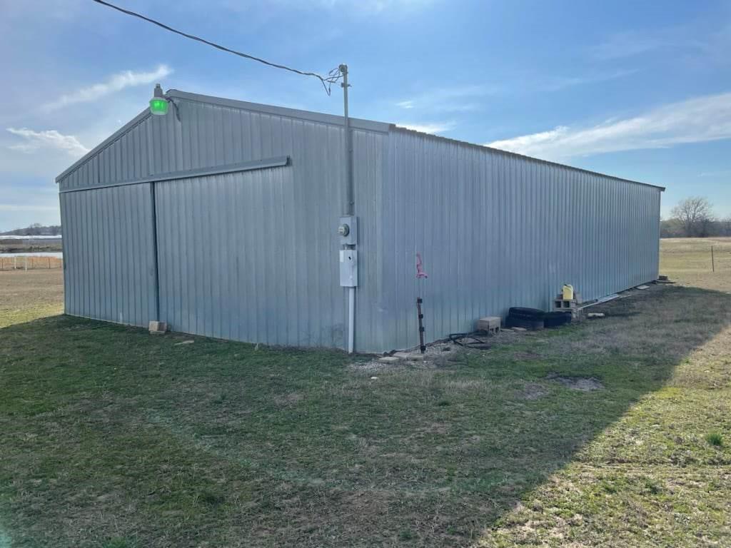 2621 N 377 Road Property Photo 2