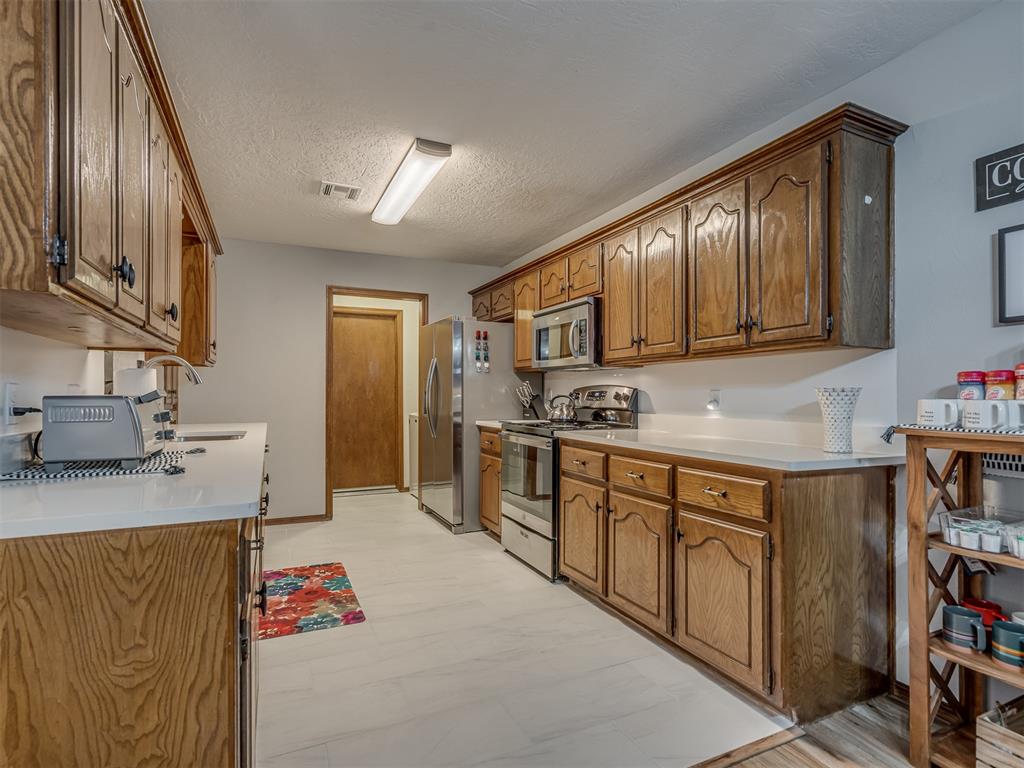 2108 Barton Street 2110 Property Photo 11