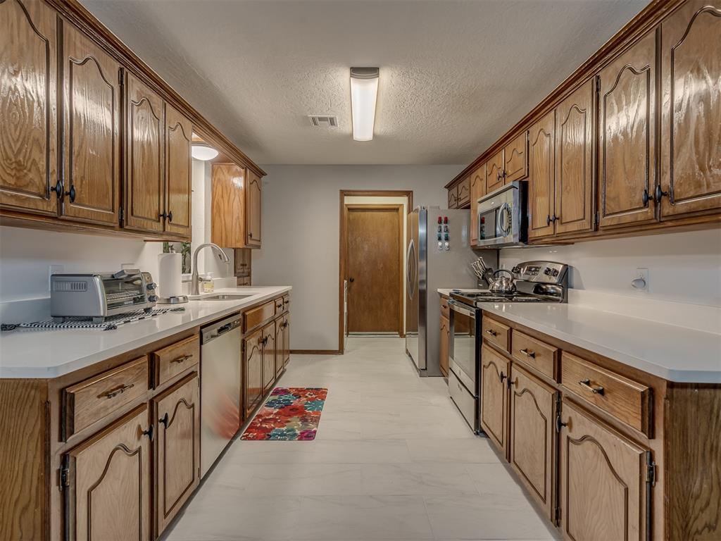 2108 Barton Street 2110 Property Photo 12