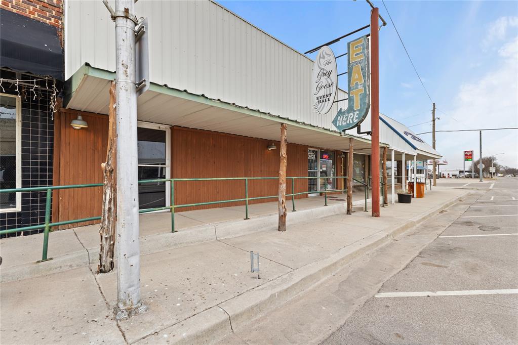 106 W Main Street Property Photo 3