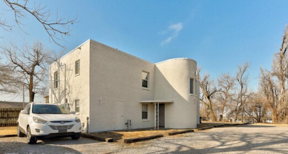 1135 N Purdue Avenue Property Photo 3