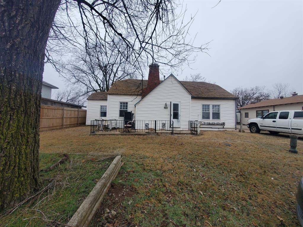 621 S Broadway Property Photo