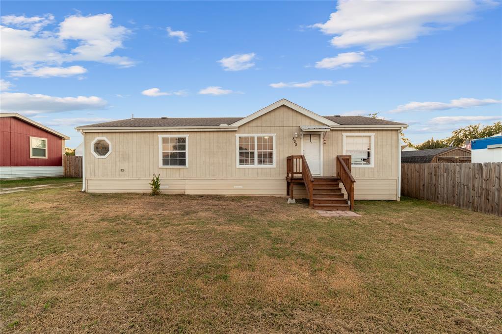 820 S Maple Street Property Photo