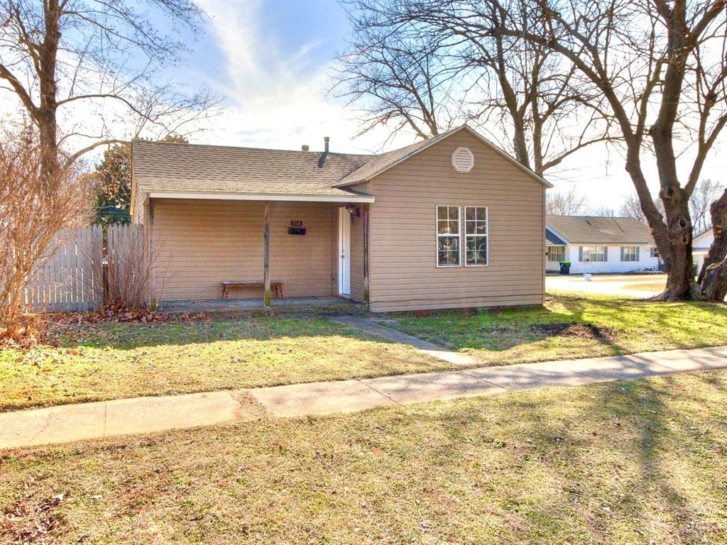 728 W Apache Street Property Photo