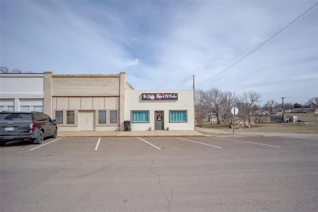 200 N Main Street Property Photo 2