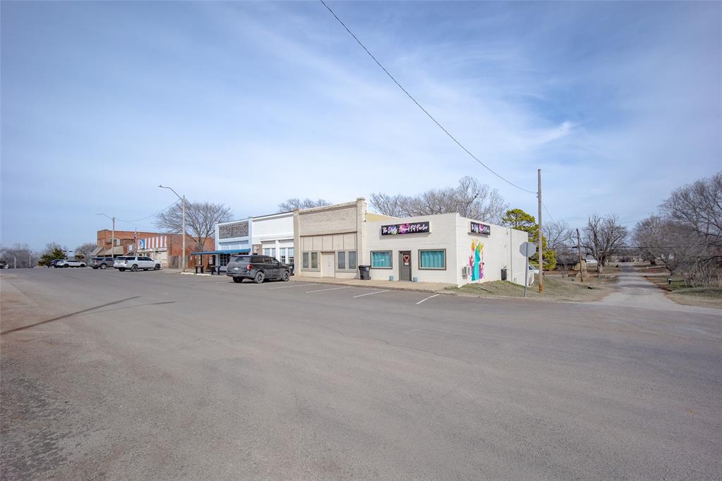 200 N Main Street Property Photo 3