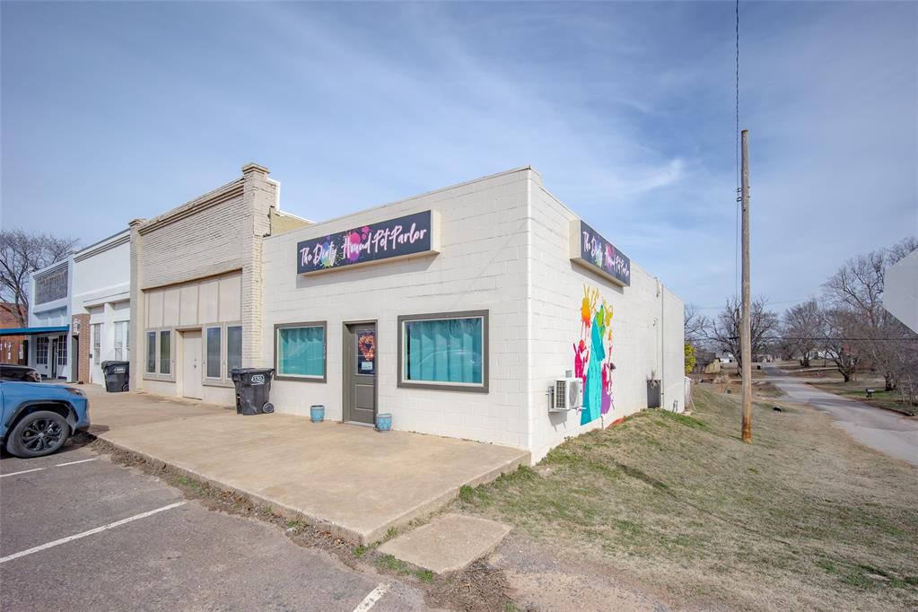 200 N Main Street Property Photo 4