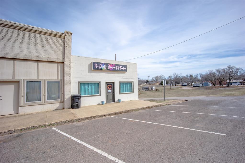 200 N Main Street Property Photo 25