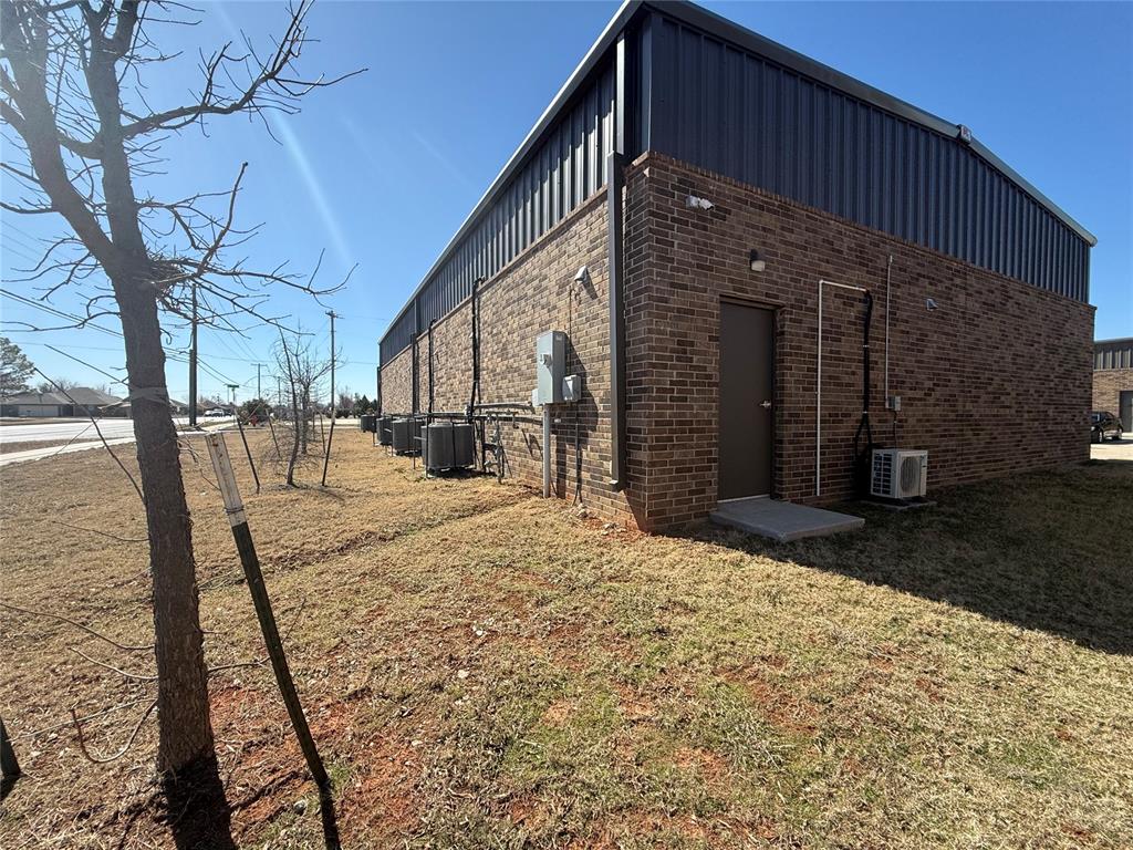 11301 N Western Avenue Property Photo 2