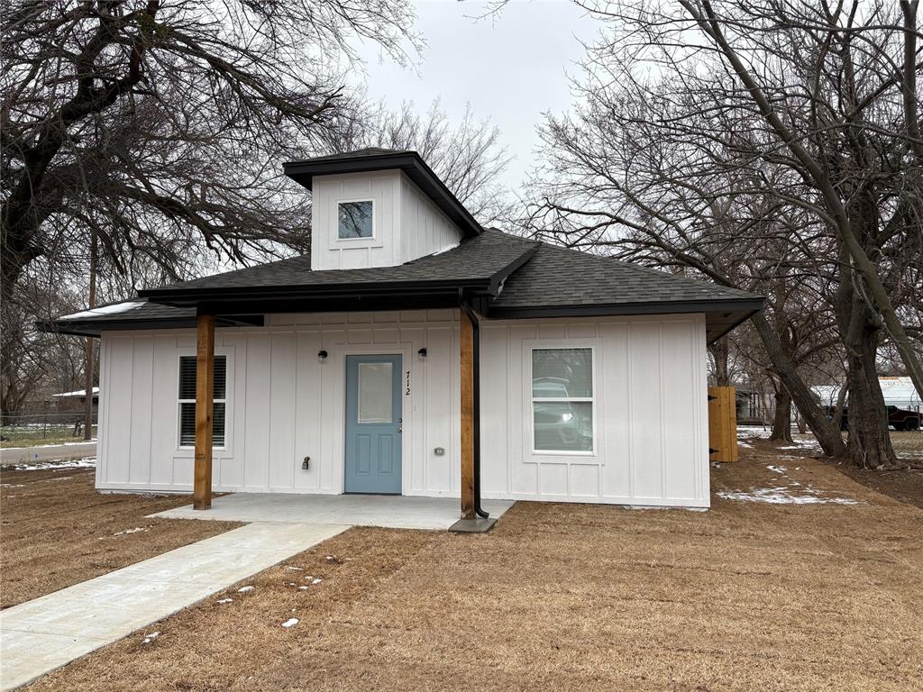712 W Main Street Property Photo