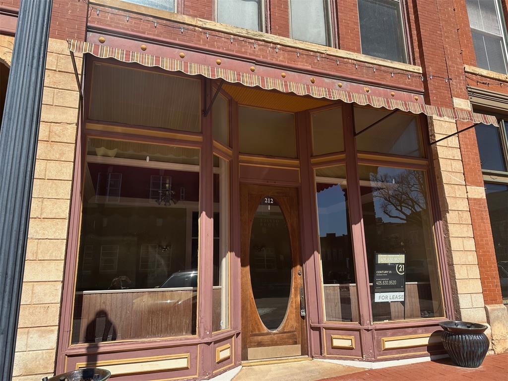 212 W Oklahoma Avenue Property Photo