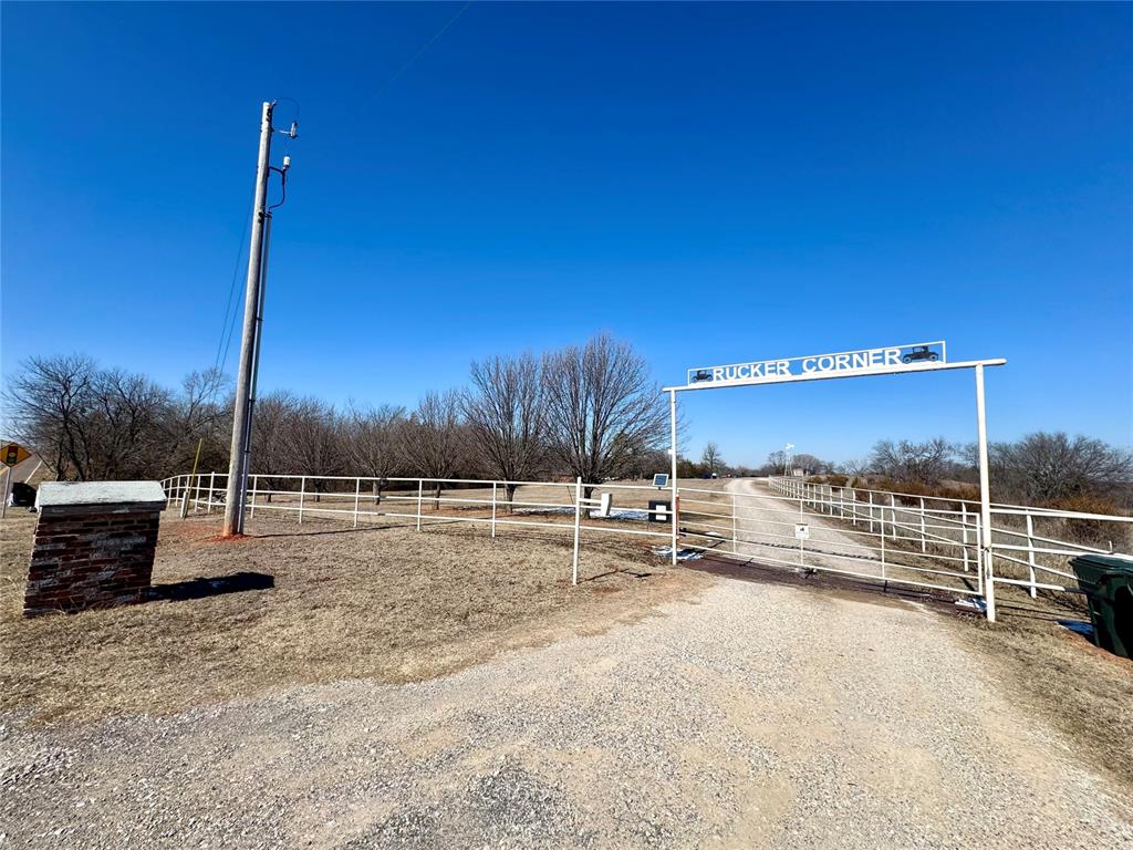 1301 E Tecumseh Road Property Photo 4