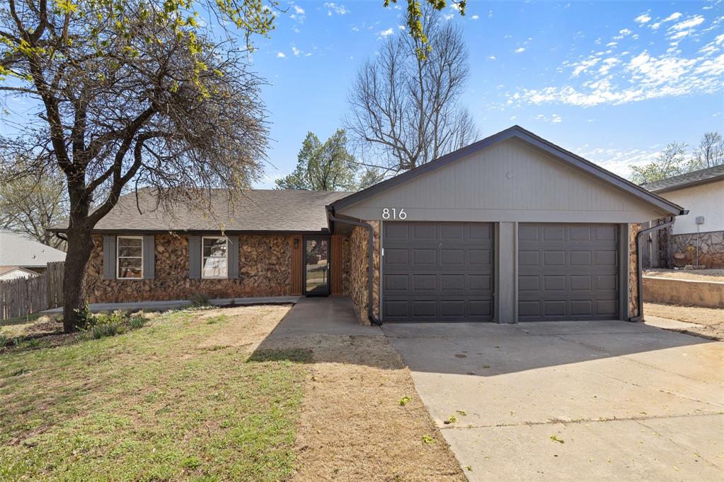 816 Elmwood Drive Property Photo