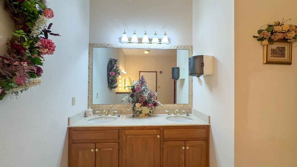 907 N Oklahoma Street Property Photo 20