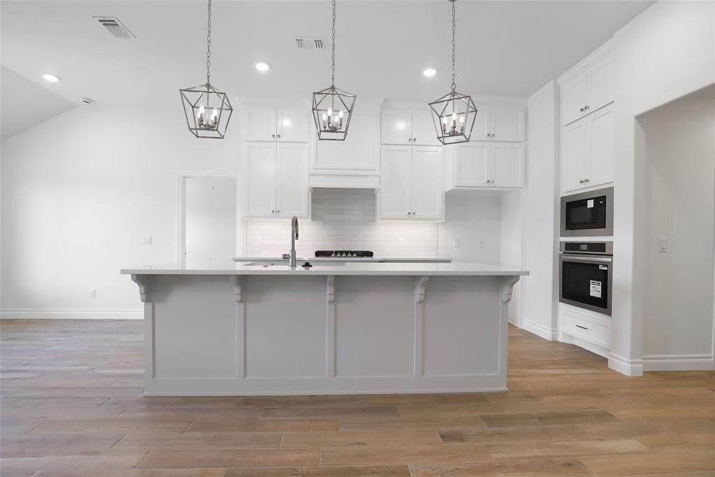 8225 Mountain Oak Drive Property Photo 1