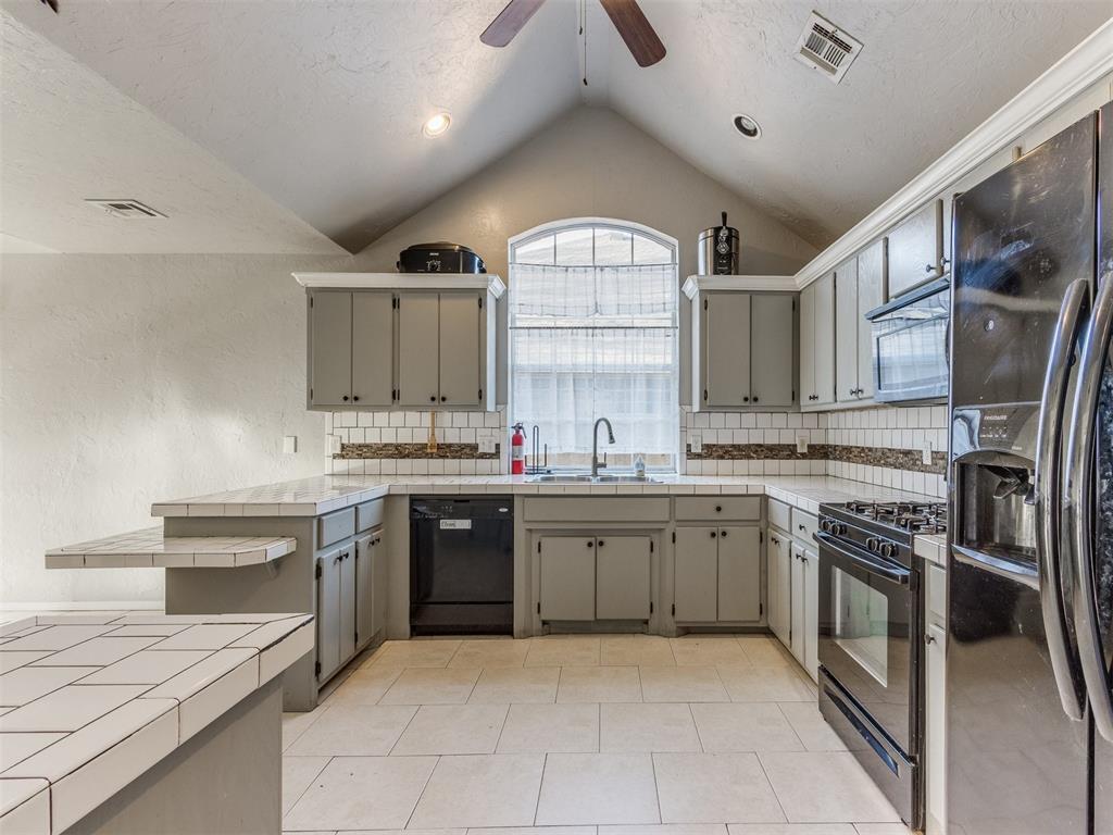 17201 Crest Valley Property Photo
