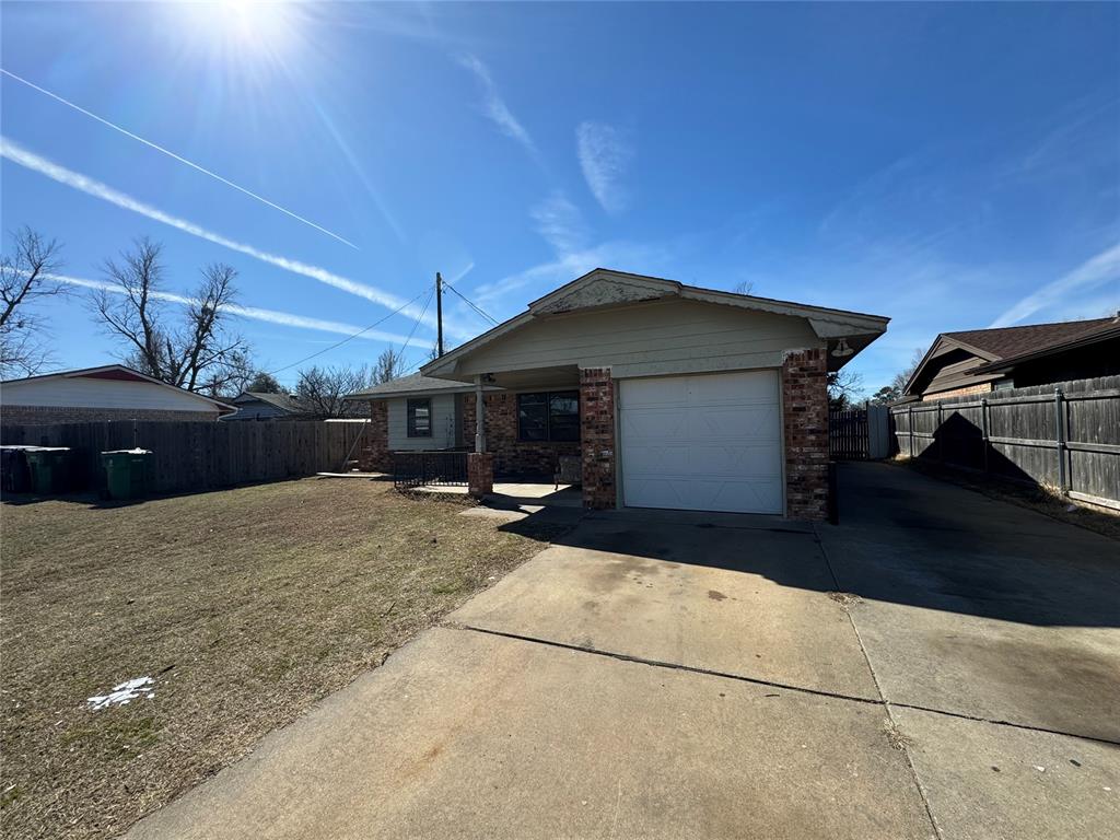 913 N Bradley Avenue Property Photo