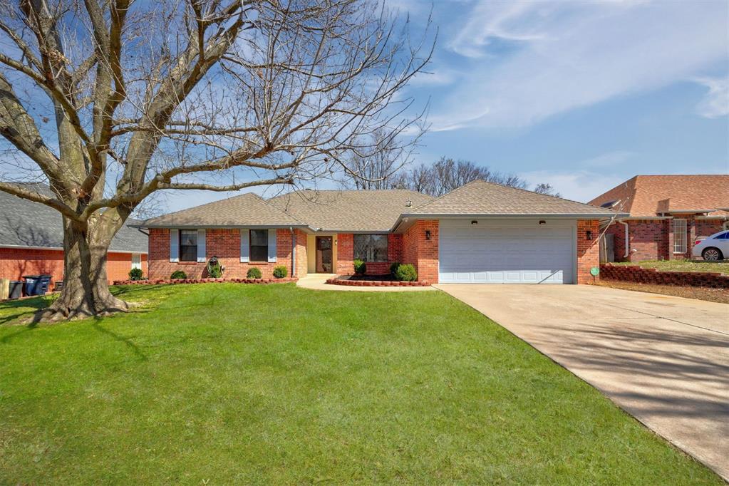 313 Club House Drive Property Photo