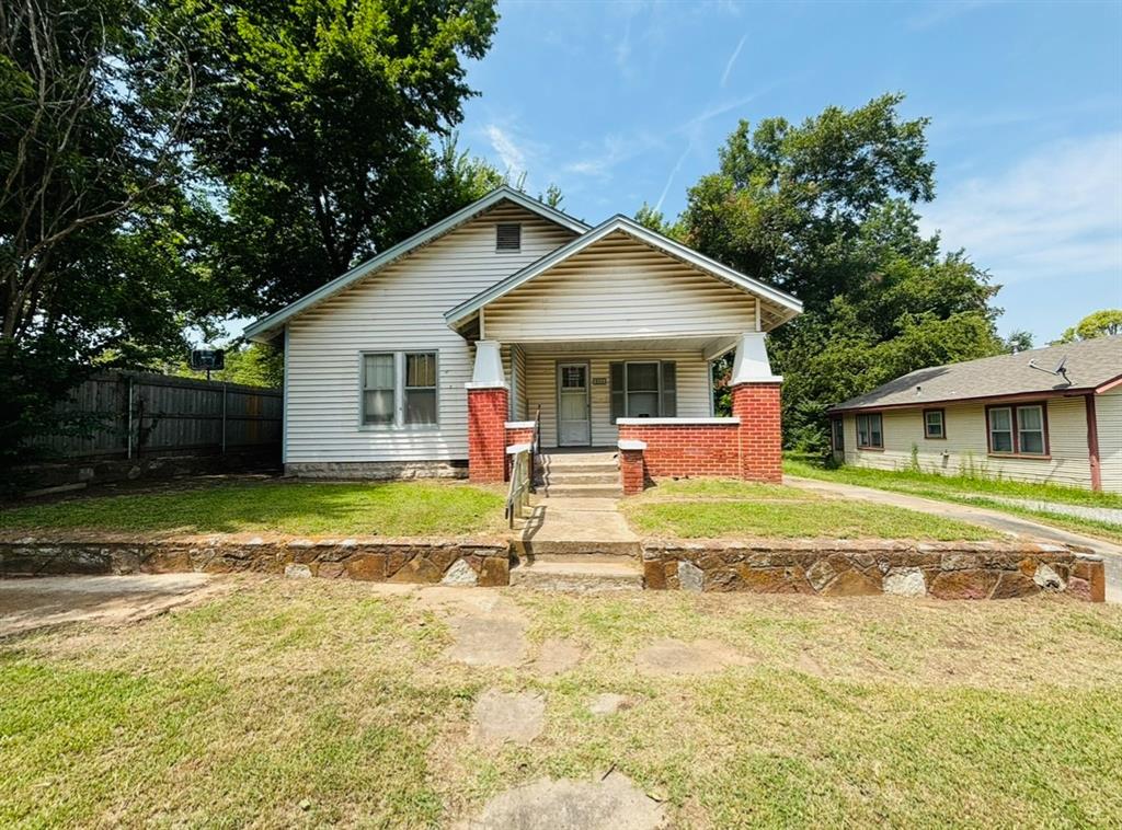 806 N Market Avenue