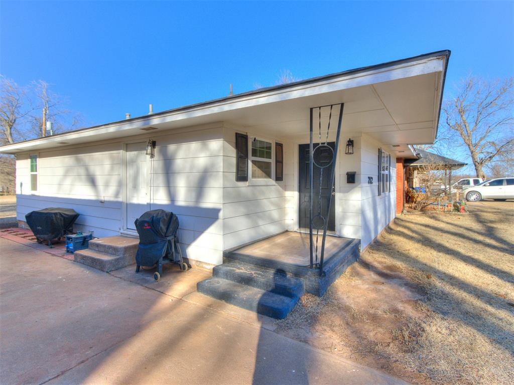 212 E Oklahoma Avenue Property Photo 6