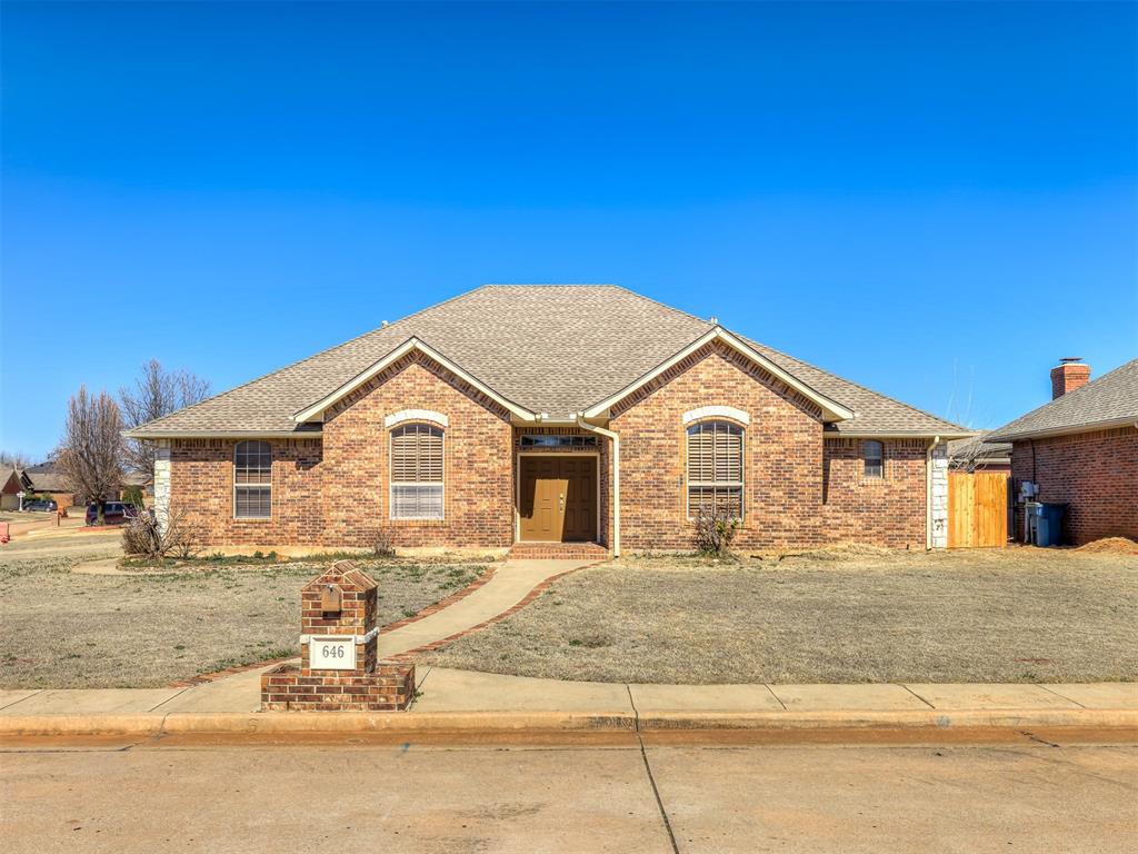 646 Sw Crescent Circle Property Photo