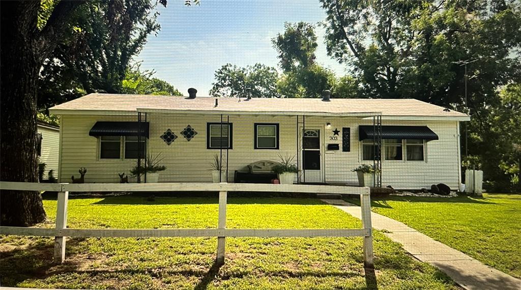 303 N Pesotum Street Property Photo