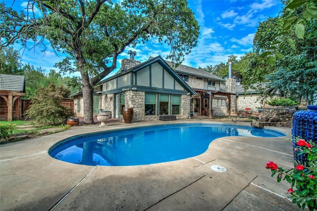 1004 Oak Tree Drive Property Photo