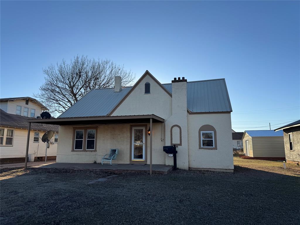 709 S Broadway Property Photo