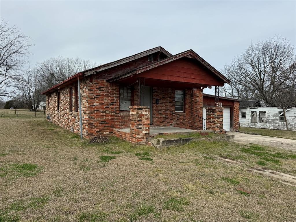 321 S Ocheese Avenue Property Photo