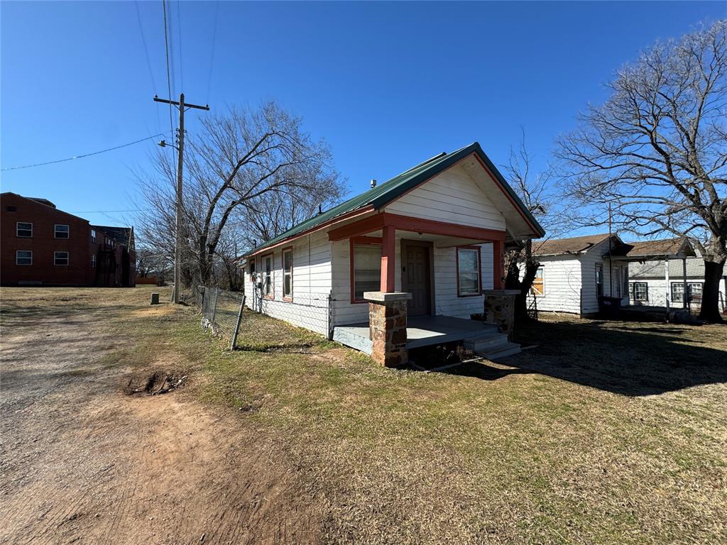 809 N Highland Street Property Photo 1