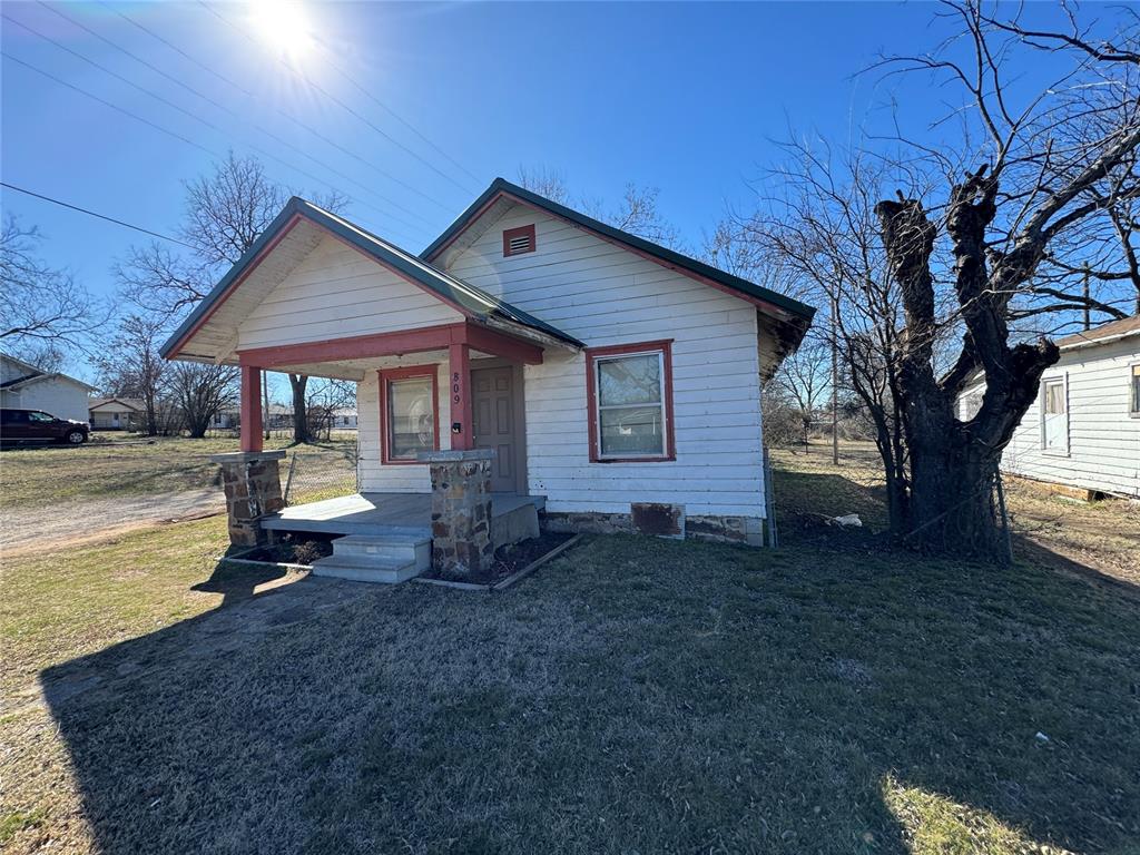 809 N Highland Street Property Photo 4