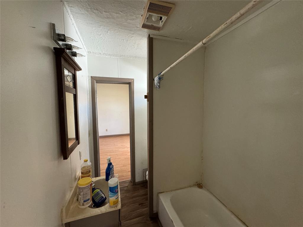 809 N Highland Street Property Photo 15