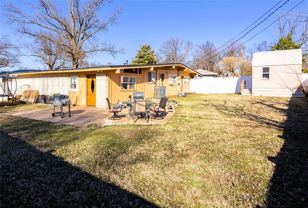 1924 E Woodland Road Property Photo 15