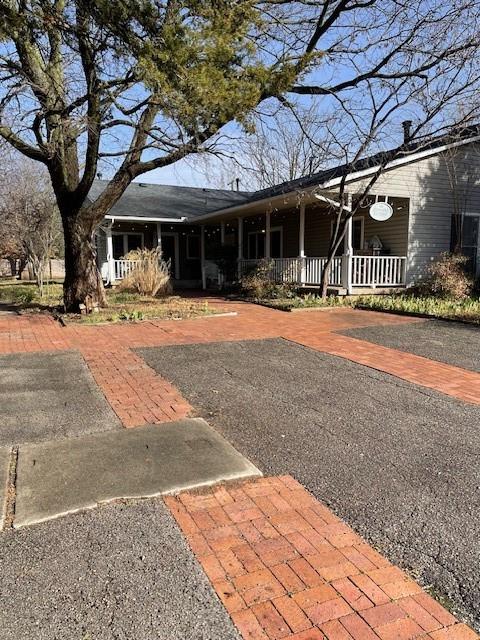 321 W Tonhawa Street Property Photo