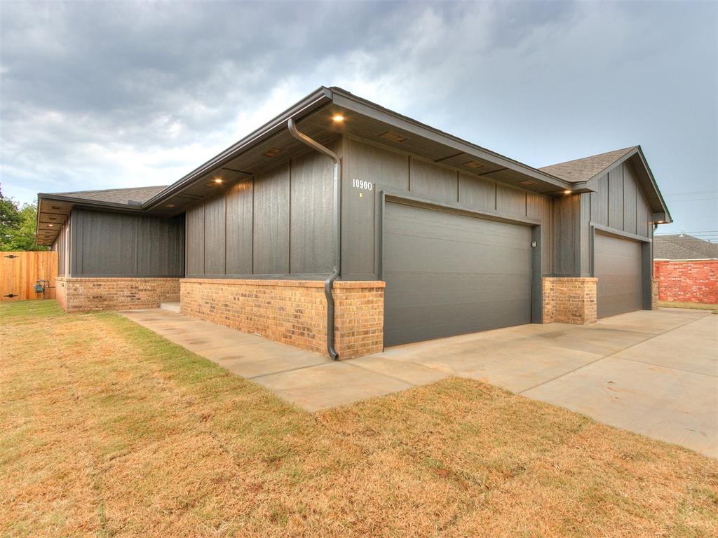 10912 Oak Hollow Drive Property Photo