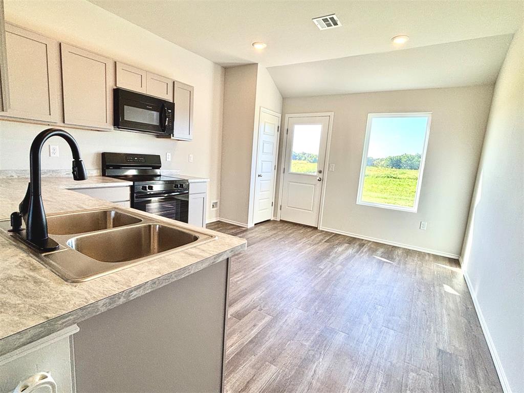 43067 Wagon Trail Property Photo 4