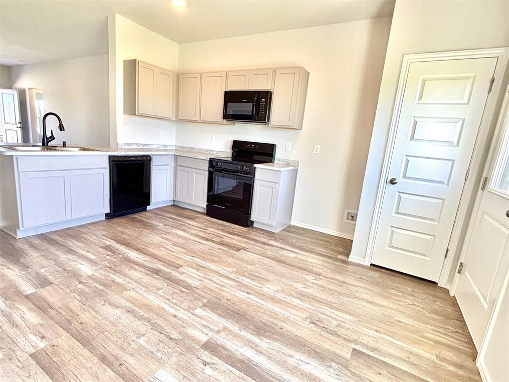 43067 Wagon Trail Property Photo 5