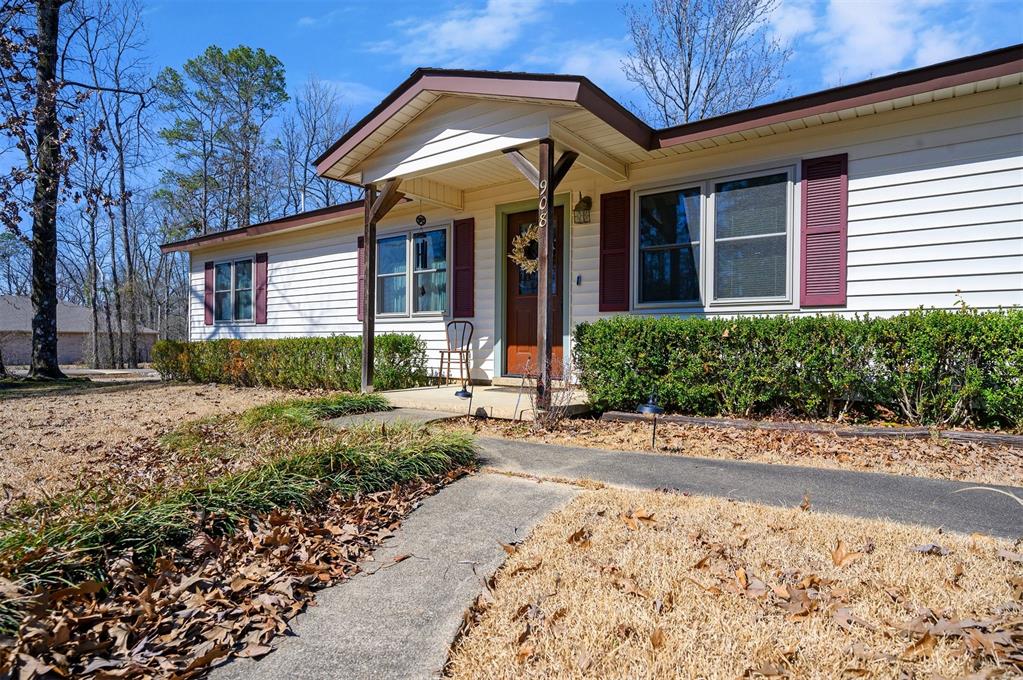 908 Circle Drive Property Photo 3