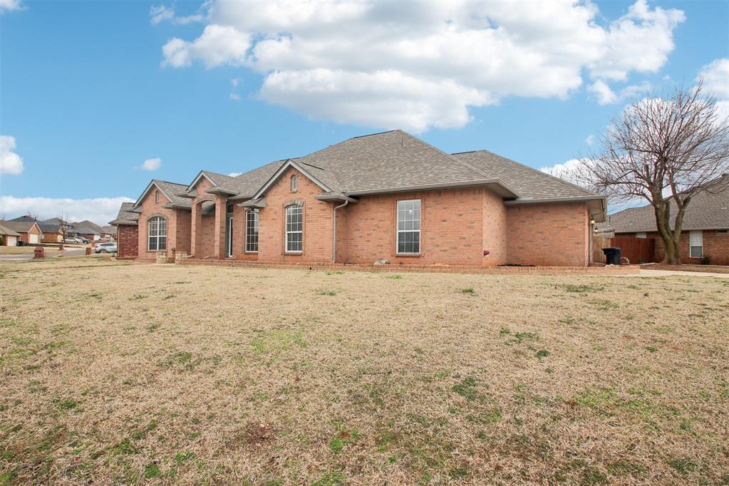 5501 Lanceshire Lane Property Photo 3