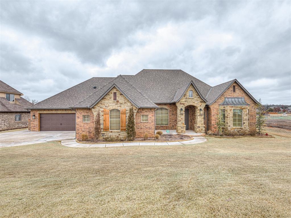 2584 Forest Glen Drive Property Photo