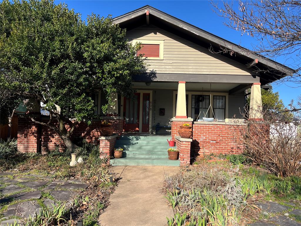 608 N Peters Street Property Photo