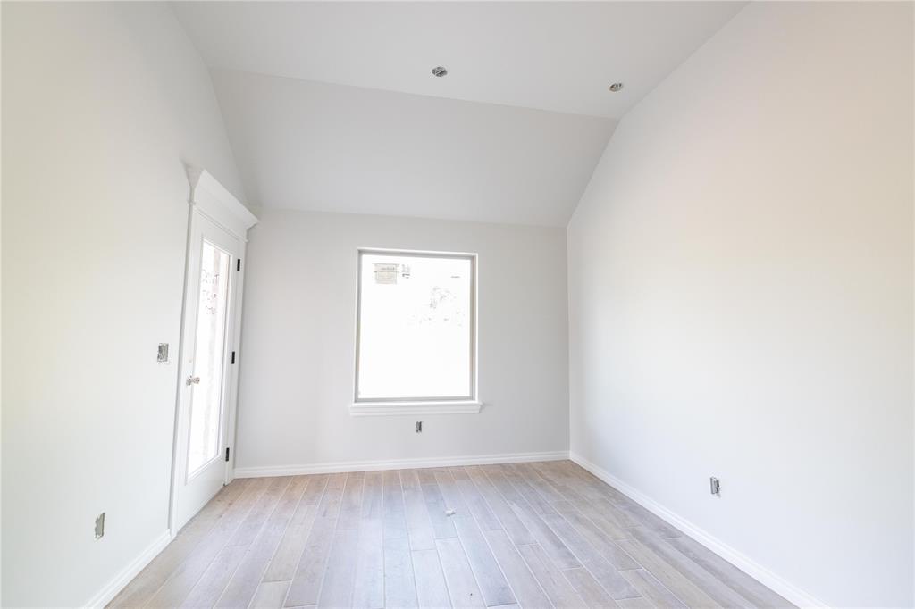 3805 Lleyton Drive Property Photo 5