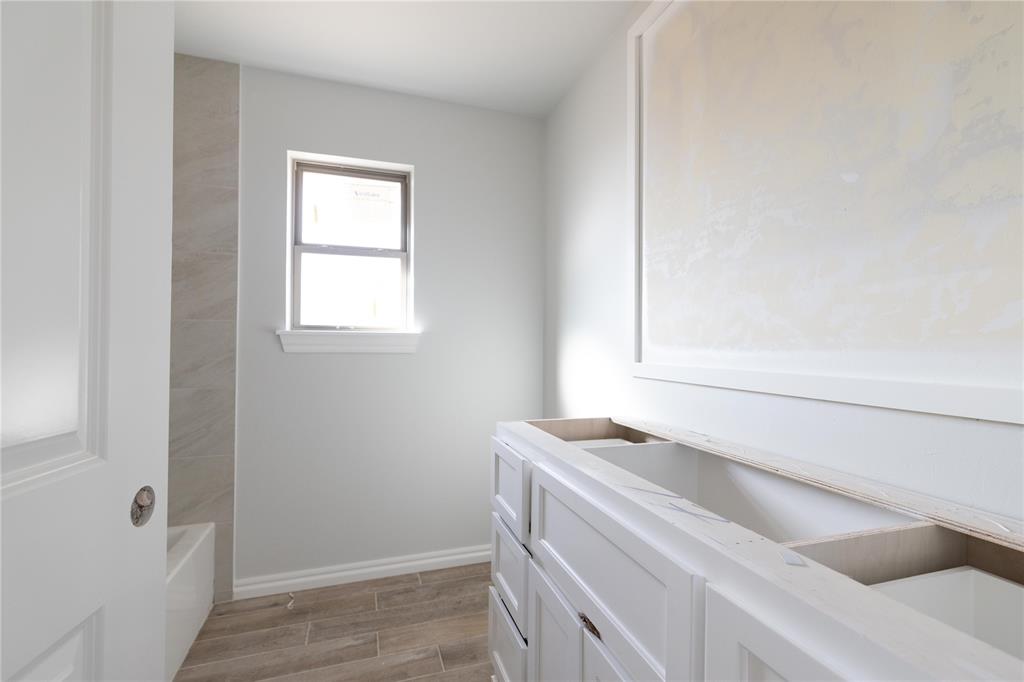 3805 Lleyton Drive Property Photo 9