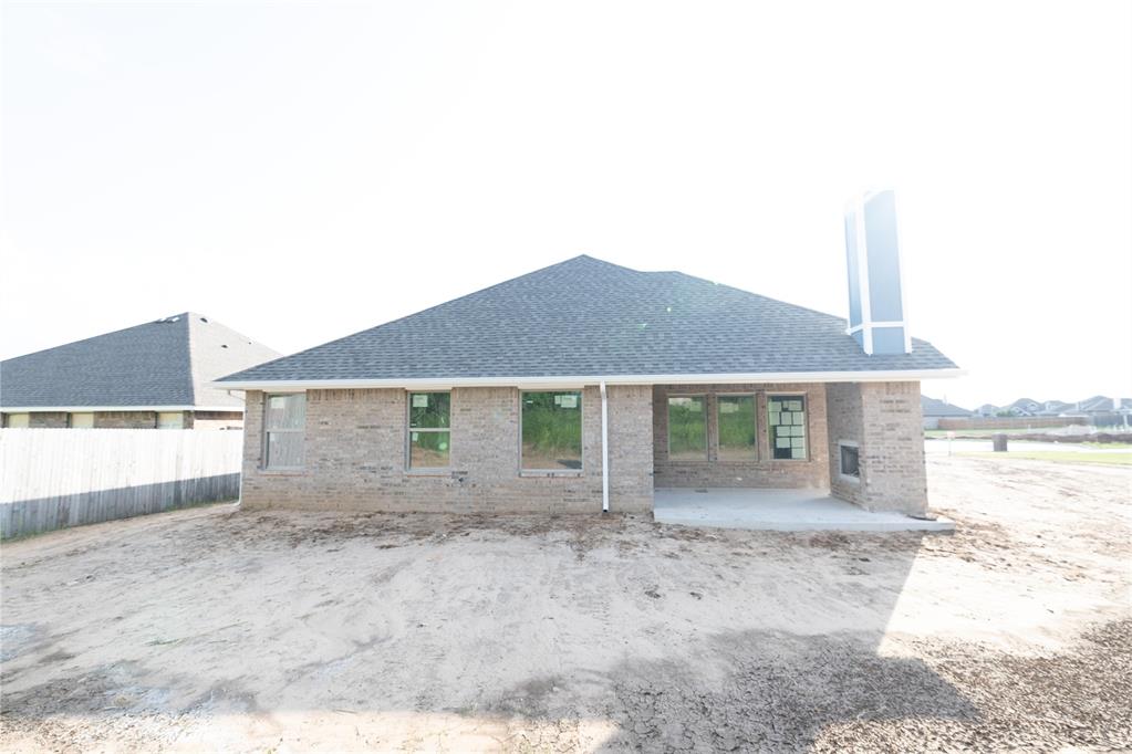 3805 Lleyton Drive Property Photo 12