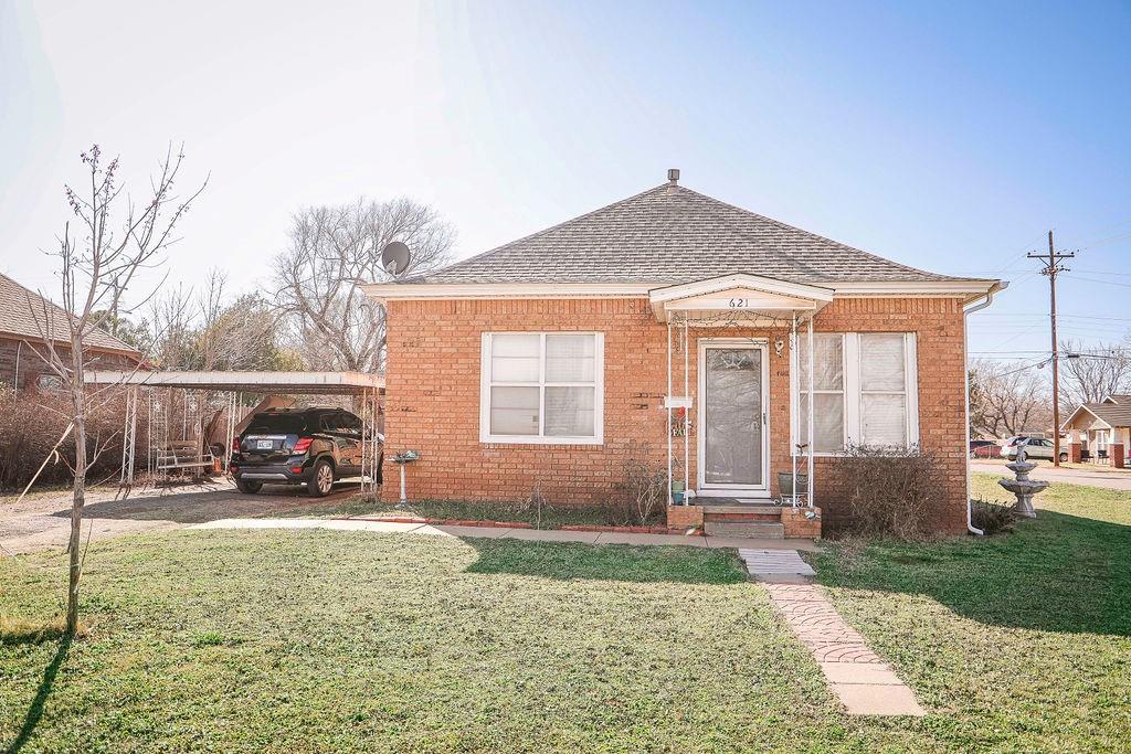 621 N Adams Avenue Property Photo