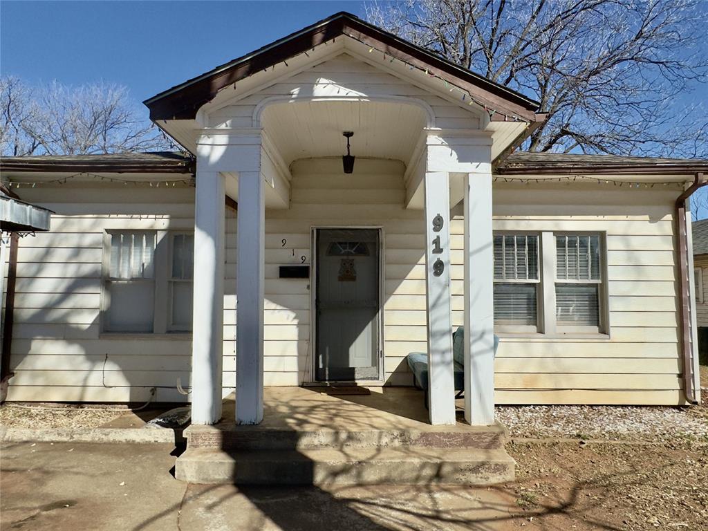 919 W 2nd Street Property Photo
