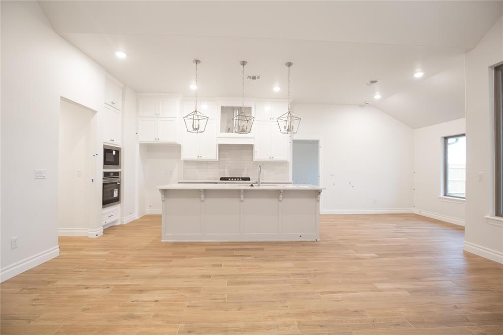 16020 Coneflower Drive Property Photo 3
