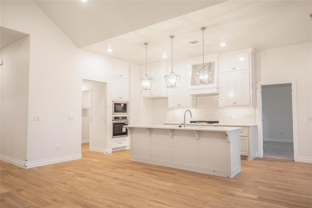 16020 Coneflower Drive Property Photo 4